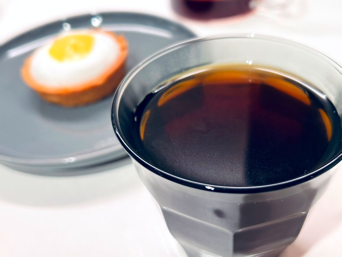 HIGHFIVE_COFFEE's tweet photo. 夜コーヒーとおやつ

ローソンの新商品
「月見カスタードプリンタルト」
タルト生地はややしっとりでプリンクリームやカスタード、ホイップと層となって満足感高めで美味しかったです😊

コーヒーはEthiopia Chire🇪🇹
軽やかですっきりした味わい
今日もお疲れさまです✨ https://t.co/0Kli6qau2f