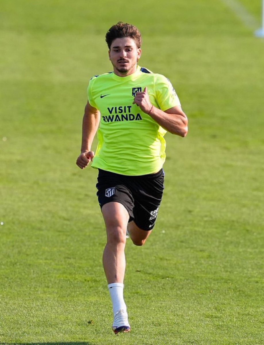 Fabriz_Roman0's tweet photo. 🚨 Julian Alvarez trained with Atlético Madrid as normal this morning. 🇦🇷

(Source: COPE) https://t.co/r4jm9pHPIa