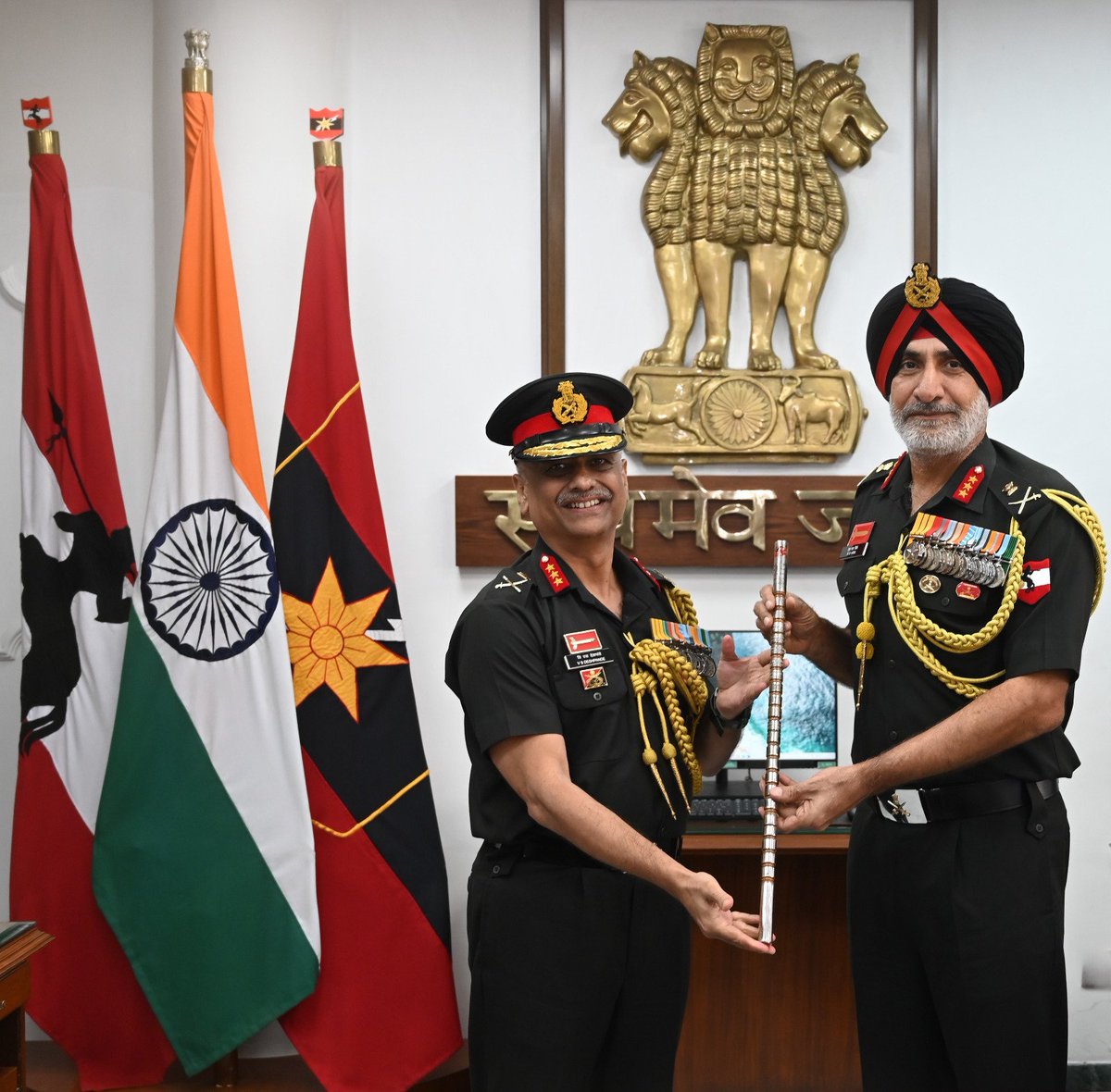 SWComd_IA's tweet photo. A Legacy of Leadership | A New Chapter Begins

On 31 Aug 2026, Lt Gen Shamsher Singh Virk, AVSM, SM relinquished command of #ChetakCorps and handed over the baton to Lt Gen Vikrant Suresh Deshpande, AVSM, a highly experienced officer with an illustrious carrer in #IndianArmy.

Lt Gen VS Deshpande exhorted all ranks to continue the relentless efforts towards enhancing operational effectiveness & combat readiness of the Chetak Corps.

Since assuming command on 21 May 2025, Lt Gen Virk led the Corps with distinction, reinforcing operational readiness, jointness and military-civil synergy. 

His unwavering commitment to Mission Readiness and the enhancing Happiness Quotient of all ranks, leaves an enduring legacy for every #ChetakWarrior.

The Sapta Shakti Command congratulates Lt Gen Vikrant S Deshpande on assumption of command and extends its best wishes to Lt Gen S S Virk for his future assignment. 

#IndianArmy 
#SaptaShaktiComd
#ChetakCorps
#SterlingLeadership

@adgpi
@HQ_IDS_India
@SWComd_IA 
@PRODefRjsthn
@prodefencechan1