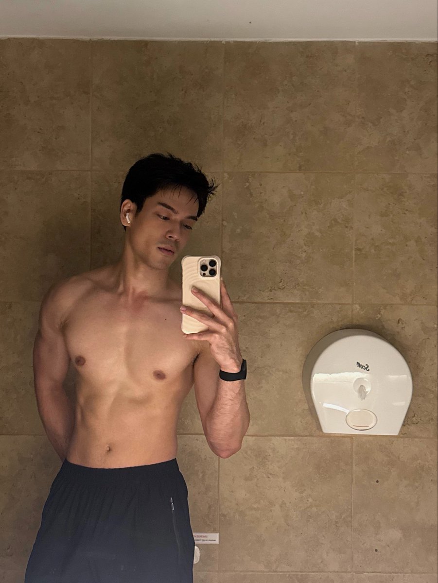 ozziellige's tweet photo. kept showing up for a month and enjoying the progress so far! https://t.co/HcafcaGLYp