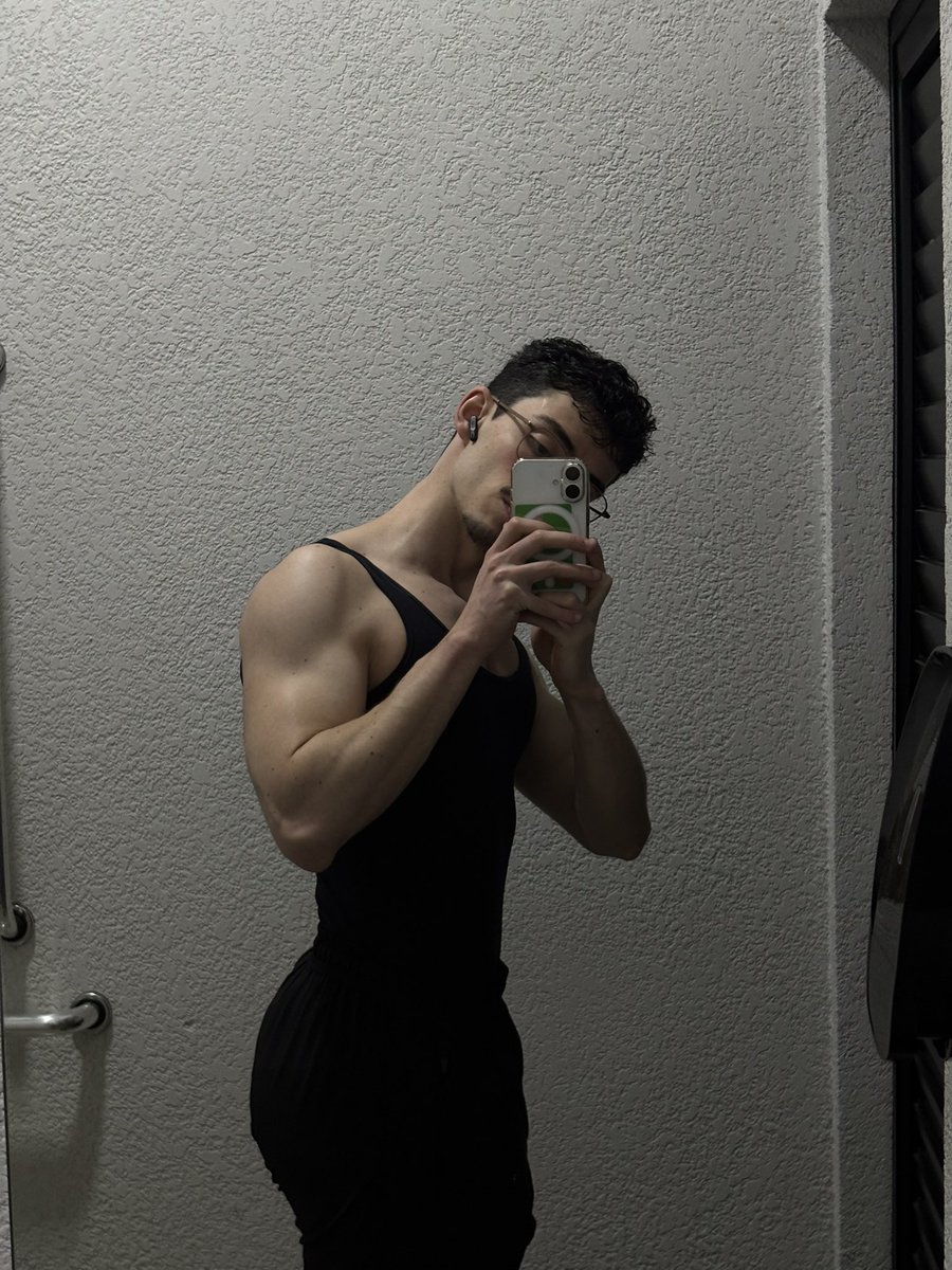 Zoldana_'s tweet photo. Comprei um body pra treinar https://t.co/j6crmv3OXR