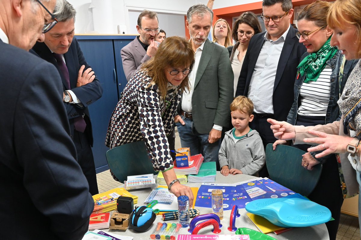 sophiebejean's tweet photo. 8h30, rentrée à l’école maternelle Kergomard @lillefrance ! Aux côtés de @Ardeslandes, @ch_brun,  Bertrand Gaume @prefet59 et Olivier Cottet @Dsden59. 
Quel plaisir de retrouver les enfants, les parents, les professeurs et personnels  !

Très belle rentrée à toutes et à tous ! https://t.co/MW7NsXup6g