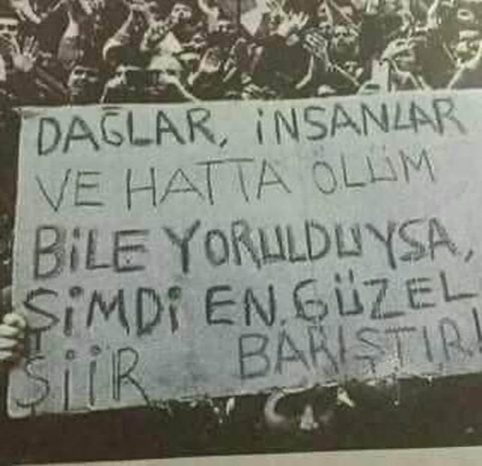 _Berbang01's tweet photo. "Dağlar,
İnsanlar ve hatta ölüm bile yorulduysa , şimdi en şiir BARIŞTIR"..

Bijî Aşitî

#1EylülDünyaBarıșGünü https://t.co/BgfvxU67c3