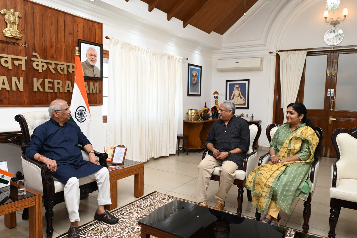 KeralaGovernor's tweet photo. Kerala Kaumudi Editor, Shri. Deepu Ravi along with Managing Editor Smt.Divya Sugathan called on Shri. Rajendra Viswanath Arlekar, Hon'ble Governor of Keralam today at Lok Bhavan. https://t.co/seBUfHEP1w
