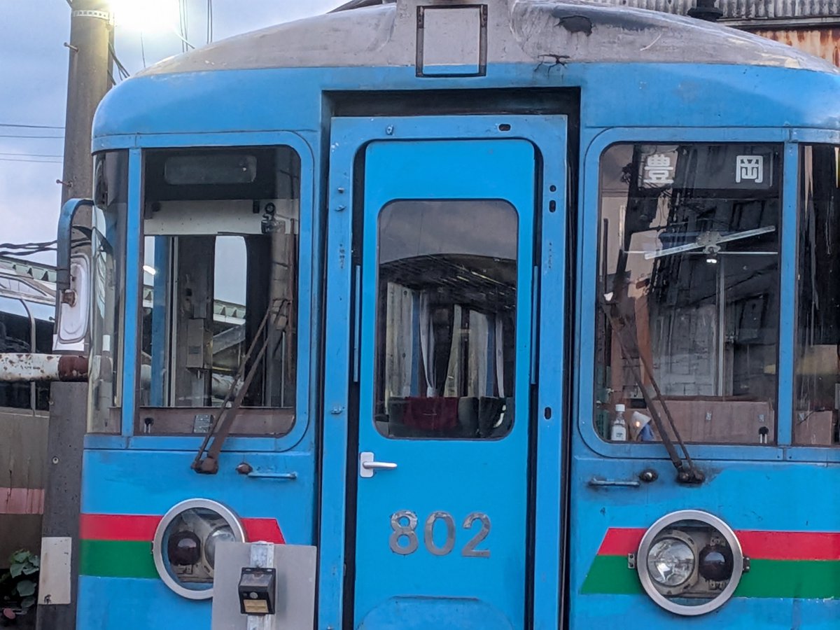 fg401_8ball's tweet photo. エクスプローラーが全車無くなったら…
元エクスプローラーラッピング（？）
の802にある座席のみ？ https://t.co/X00Yl95iMW