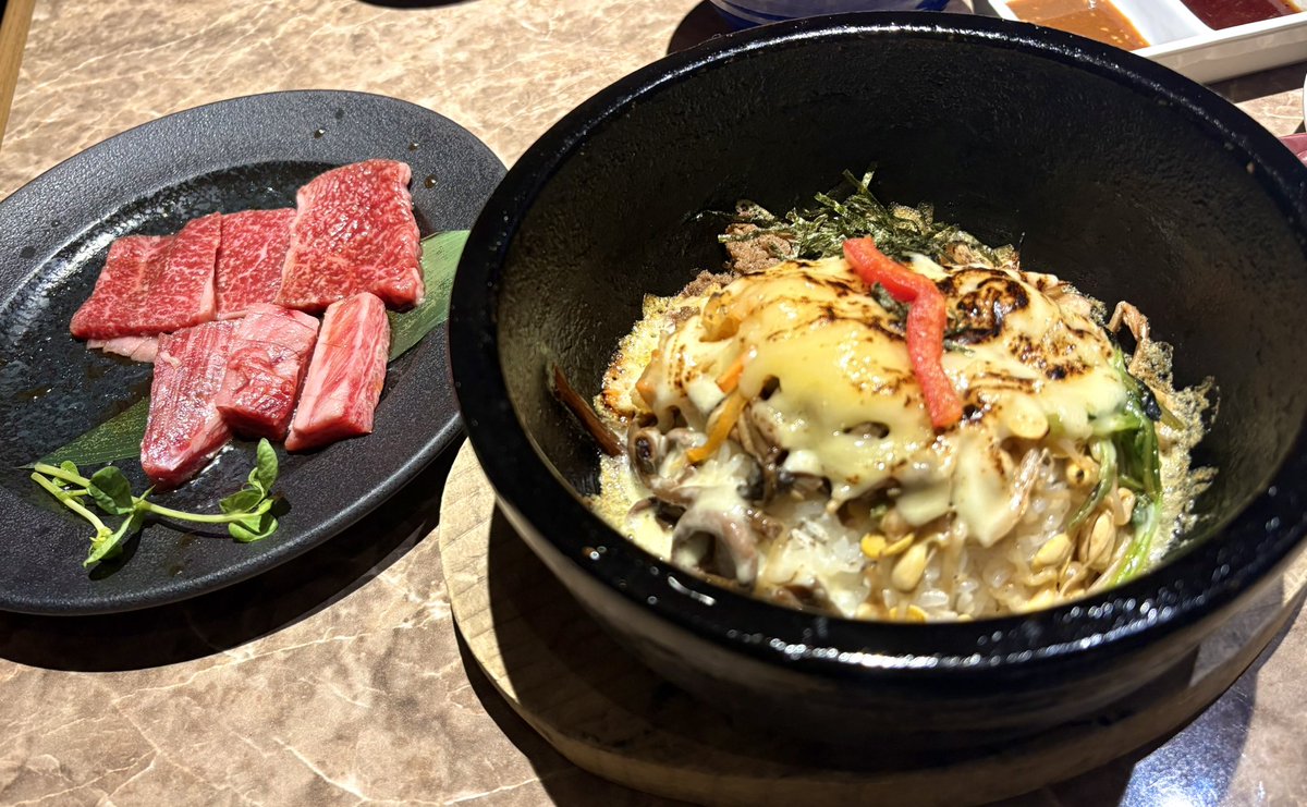 gen_koma02's tweet photo. 誕生日大好き人間なので毎年この日は有給を取ってるんだけど、今年もたくさん食べた☺️いい日だった https://t.co/67iNhpZV7t