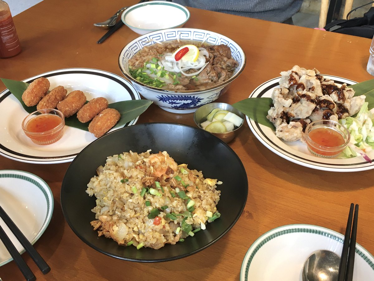 pinkS2oup's tweet photo. #마루밥

태국음식을 먹엇어요
주훈이도 먹여주고싶내…
🇹🇭🍤🍗🤍🍚🤘 https://t.co/Tz3YAygK4T