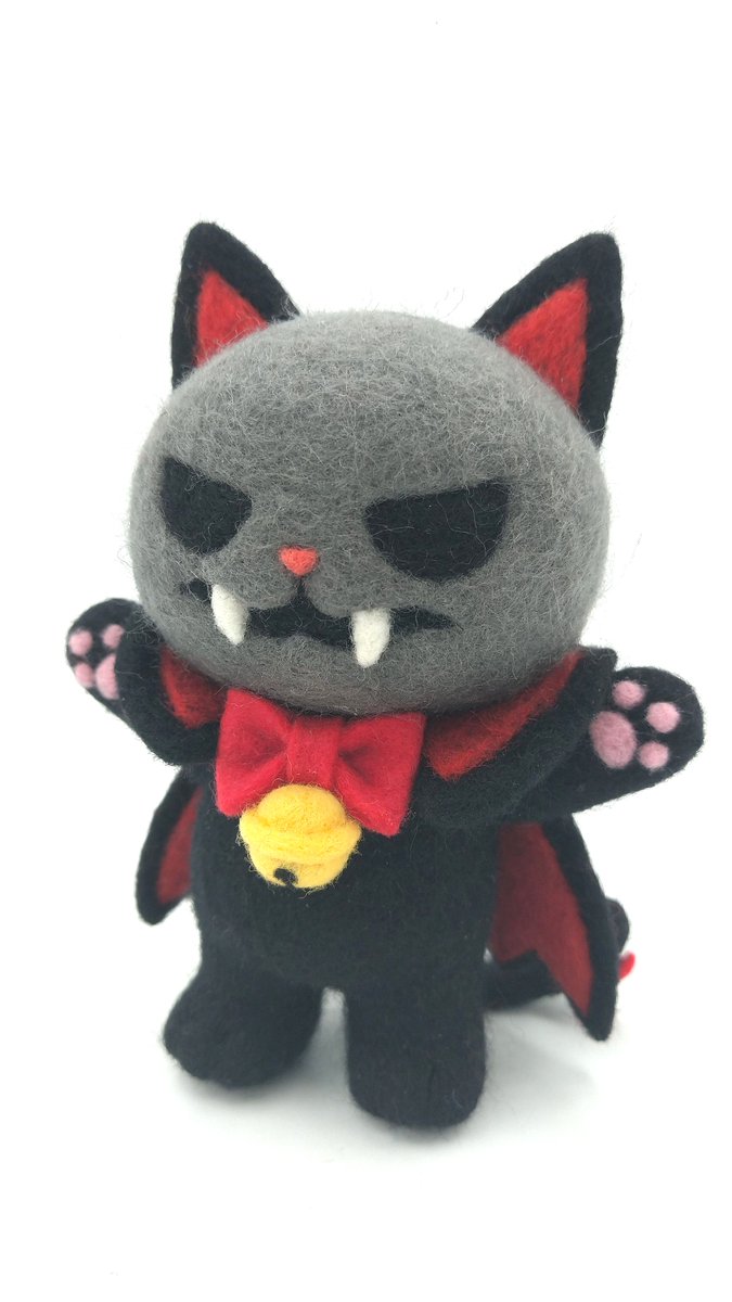 kodama_fox_'s tweet photo. 今年もハロウィンドールを作りました！🎃
今回は吸血鬼ねこの「ヴァンにゃイア」です🐈

#羊毛フェルト 
#ハンドメイド作品 
#ハロウィン https://t.co/9FHY6xaHNl