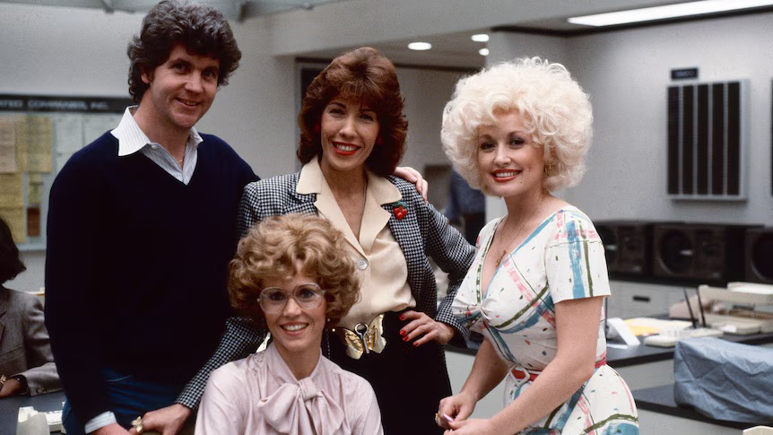 matthewslackau's tweet photo. Dolly Parton’s film debut in 9 to 5 helped cement her larger-than-life legacy. Her memorable role as Doralee Rhodes showed she could bring the same charisma and confidence from country music to the big screen, turning her into a movie star. #DollyParton #9to5 #Hollywood https://t.co/OOaPeYzzLh