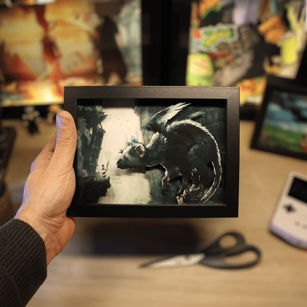Gaijin_Mo's tweet photo. ☕ Bonne rentrée à tous les parents !Franchement, ce matin, ça pique… Dieu bénisse le café ! 🙏☕

Pour cette rentrée, je vous partage quelques-uns de mes dioramas inspirés de l’univers de Fumito Ueda 🎮Si vous êtes fans de #Ico, #ShadowOfTheColossus ou #TheLastGuardian, ils sont à retrouver sur le site 😉

🔗 Lien en commentaire, parce qu’il paraît que ça baisse la visibilité à mort sur Twitter… 👀📉

#Dioramax