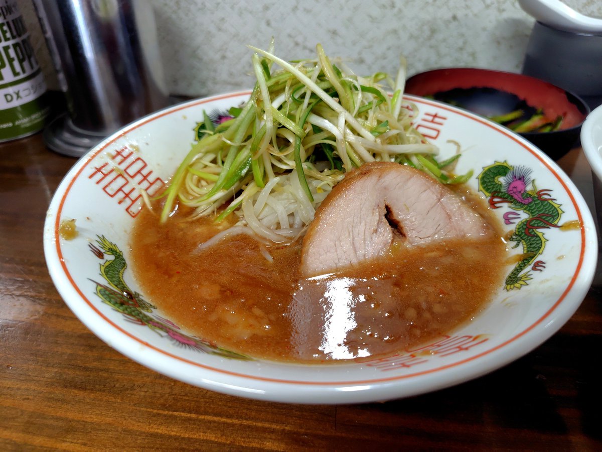 Masutako2020's tweet photo. こんにちは🍜
ラーメン武丸さん
宇都宮市

「ミニつけめん」ネギ・ニラキムチ🌶️
ヤサイ少・ニンニク🧄アブラ
美味いラーメンは体に良いことを実感した今朝の健康診断👍️
なのでお昼は武丸さん😊
コク旨スープにモッチリ麺がヤミツキの美味しさ✨️
今日も最高の一杯💯
ごちそうさまでした😀 https://t.co/GCsYx8Nz1H