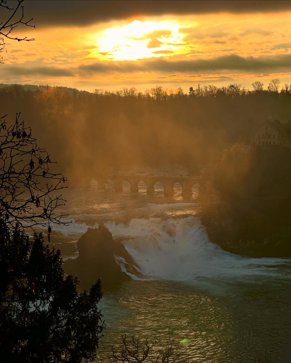 CapriceWiksw's tweet photo. Rheinfall https://t.co/hjqeKSDz6R