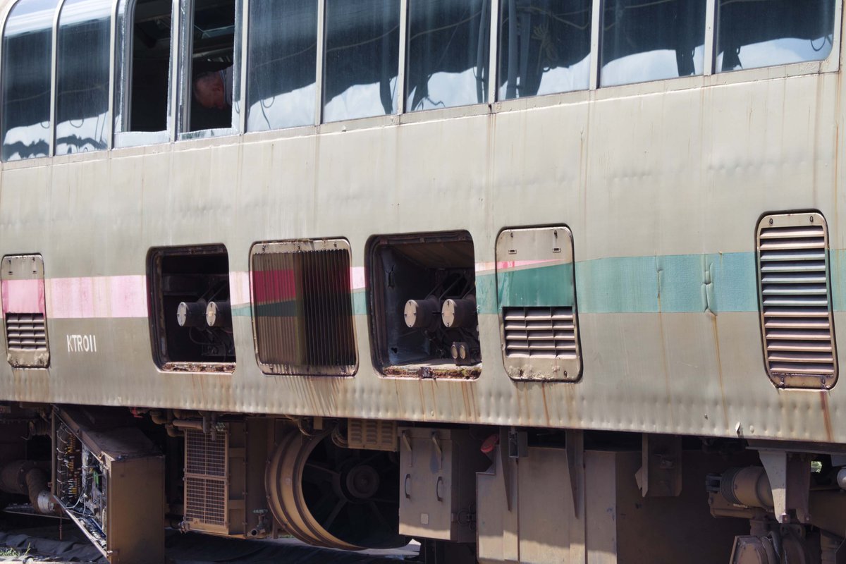 Yoshi19662's tweet photo. 2026.9.1 残されていた京都丹後鉄道のタンゴエクスプローラーの解体作業が始まりました
まだ序盤の作業のようでガスバーナーでの足回りの部品外しをされていました
何度もお世話になった車輌だったので寂しいですね
#京都丹後鉄道
#タンゴエクスプローラー https://t.co/Yvt6csgSU4