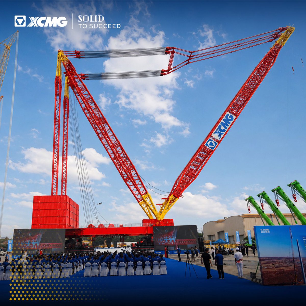 XCMGTurkiye's tweet photo. Ağır kaldırmada yeni bir ölçek: 𝟭𝟰.𝟬𝟬𝟬 𝘁𝗼𝗻. 🏗️

XCMG ve Sinopec Heavy Lifting &amp; Transportation Co., Ltd. tarafından ortak geliştirilen 14.000 ton kapasiteli halka vincinin ilk ana ünitesi üretim hattından çıktı!

#XCMG #XCMGNews #SolidToSucceed https://t.co/PMNx9NQJGz