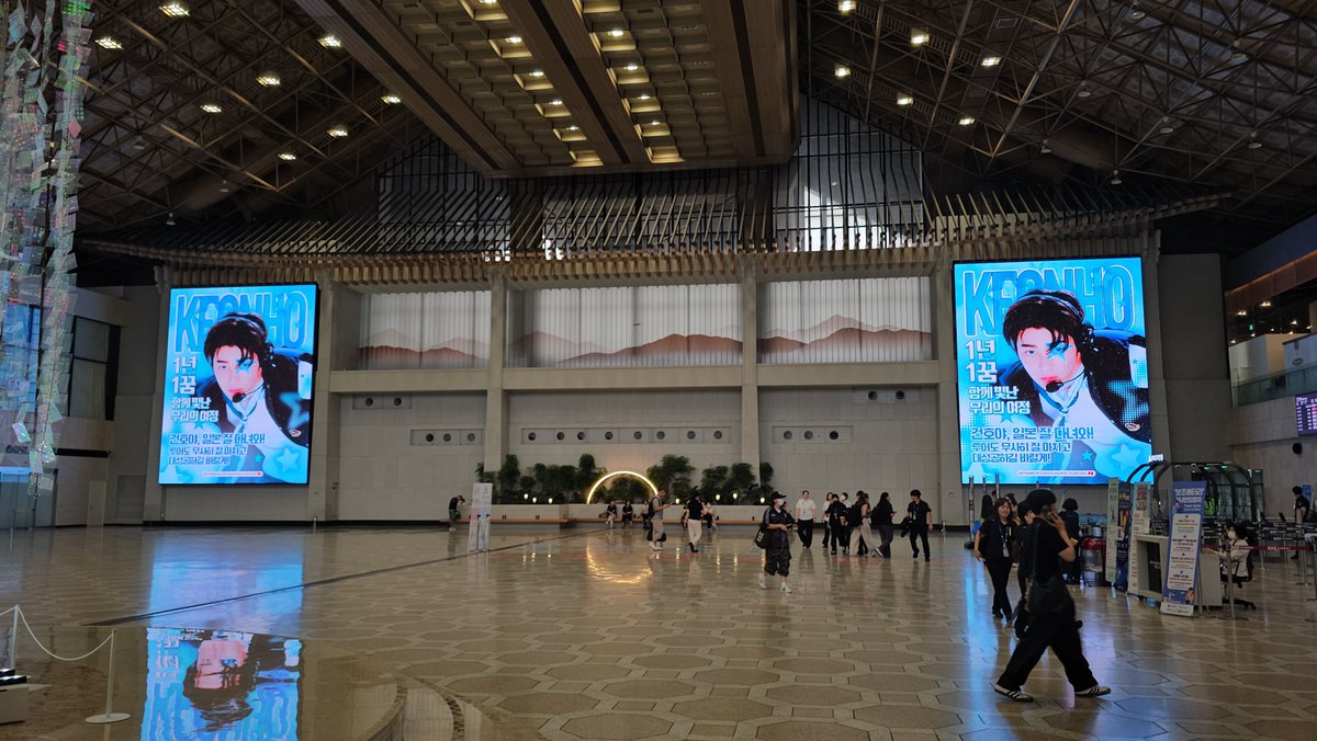 sup_k1402's tweet photo. The LED is already on screen at GIMPO International airport
Hope Keonho can see and feel the love that all V-Coers 🇻🇳 gave to him 🩵🩵🩵

[PROJECT SUPPORT FOR KEONHO - ALL FOR KEONHO] 

📍 Location: GIMPO International Airport, South Korea. 
⏰ Date: 01.09.2026 - 03.09.2026 (5h00 - 22h00) 
🐶 Screening: 600 screenings per day

Special thank to: @diveintoyou214

📍Project by: SUP:K - All for Keonho, navy3515, https://t.co/zTiQvUZoU2, _itsme.naaa_, m1nchau.jpg, wnhthu, _liorrrr_ , mchii_w, ptxinhiu_26