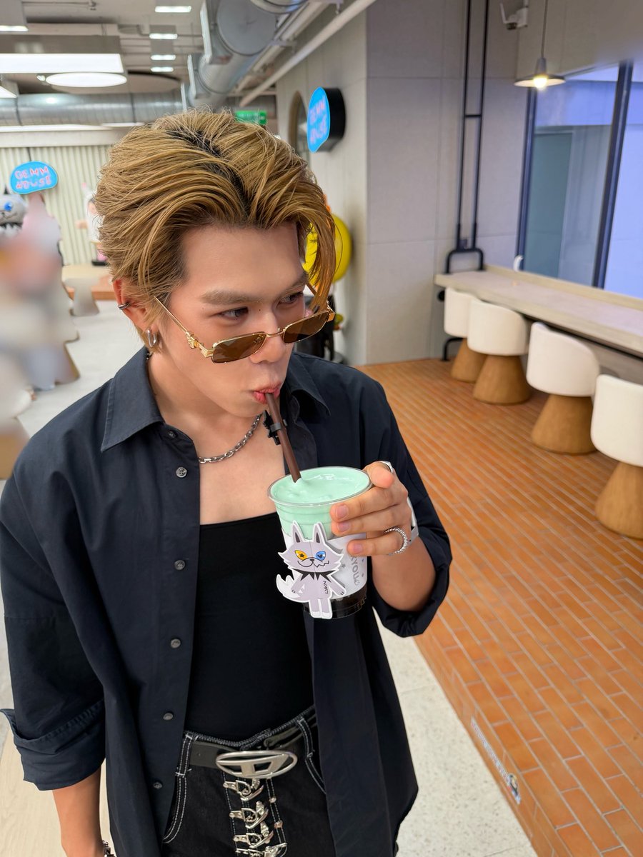 TuiChayatorn's tweet photo. รู้สึกอยากจะไปหายูบ่อยๆ ถ้าจะอร่อยขนาดนี้
ได้ไหมคับโบร ฮ่า ฮ่า ฮ่า ฮ่า ฮ่า ฮ่า ฮ่า หม่ำๆ

#GEMMHOUSE https://t.co/tLLnGHyir2