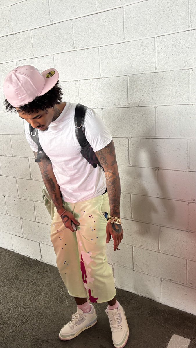StarchilD5v's tweet photo. In Love with bad bitches and bankrolls https://t.co/bZHDXBV7hO