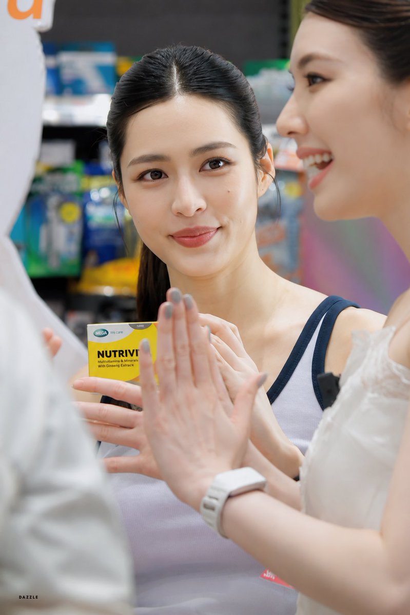 DAZZLE_LM's tweet photo. มันชัดเจนอยู่แล้วว่าอะไรเป็นอะไร https://t.co/Sp4vhBgalV