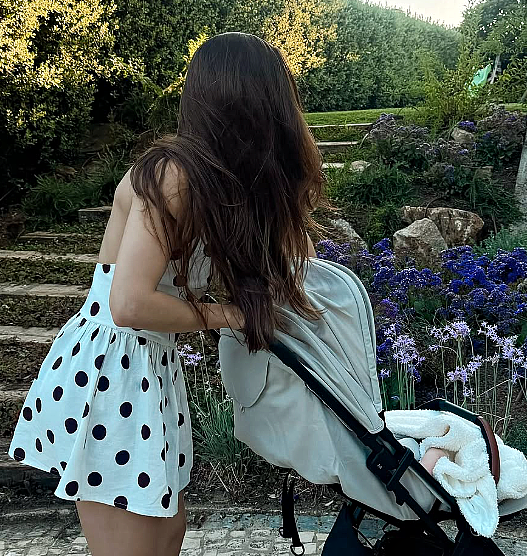 postsmagalhaes's tweet photo. mommy jade. https://t.co/bvN4hwsX0G