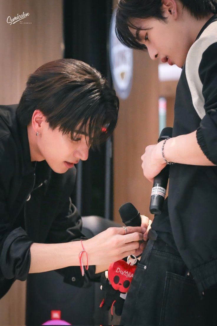 EiraPSD's tweet photo. Hi lovelies, we are so ready for #HeartboundSeries! 🖤🤍

If you're on this journey too, hit follow and drop a hello below so we can share the love. Let's cheer for them together! Love you na~

#HeartboundSeries
#PerthSanta #เพิร์ธแซนต้า
#PerthTanapon #Santapp https://t.co/rfdILN6Ijv