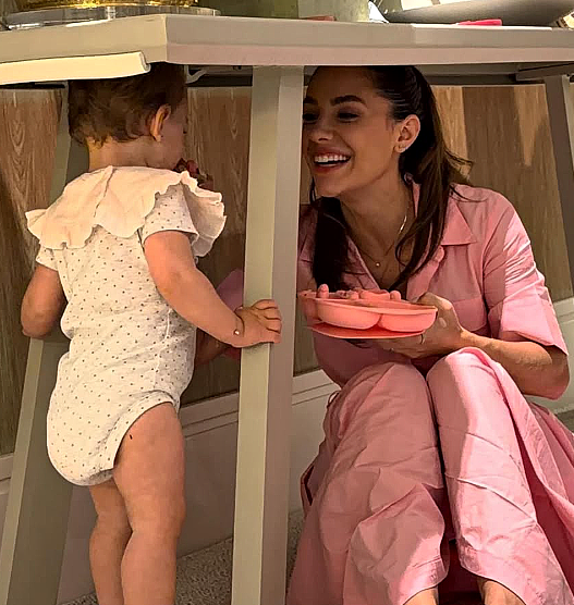 postsmagalhaes's tweet photo. mommy jade. https://t.co/bvN4hwsX0G