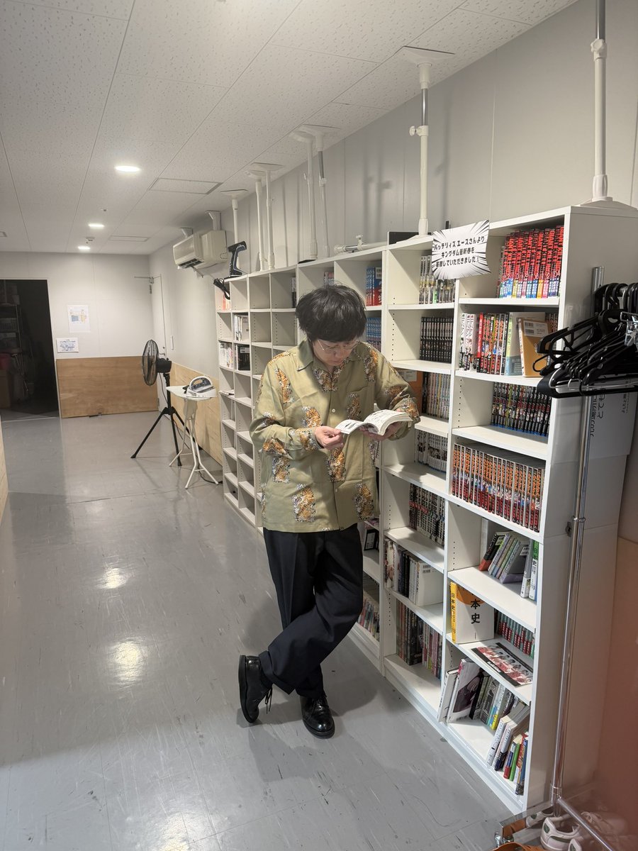 ff190mm's tweet photo. 本の読み方カッコイイけど、近づいたらエロいやつ読んでた
黒帯大西 https://t.co/DDYSIUktP1