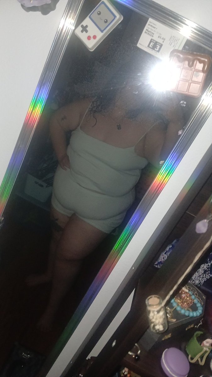 Anya_huney22's tweet photo. Before you dm know what I look like this day and night 
#bbw #nsfwtwtًً  #alt #goth #horny #attention https://t.co/KrFKisOhQv