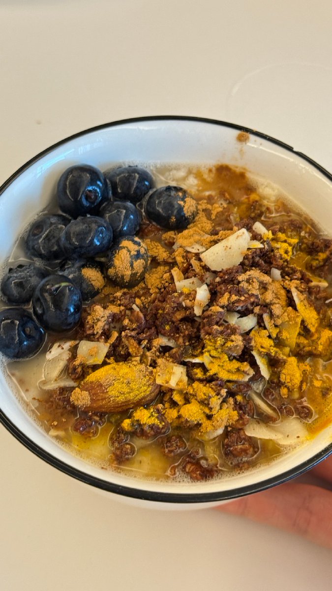 CameliaOhagan80's tweet photo. Just tried the new seasonal wild blueberries from local farms—plump, sweet-tart, zero weird aftertaste, perfect for morning oats! Super fresh and packed with flavor, 10/10 will repurchase. https://t.co/FV7uPs605V
