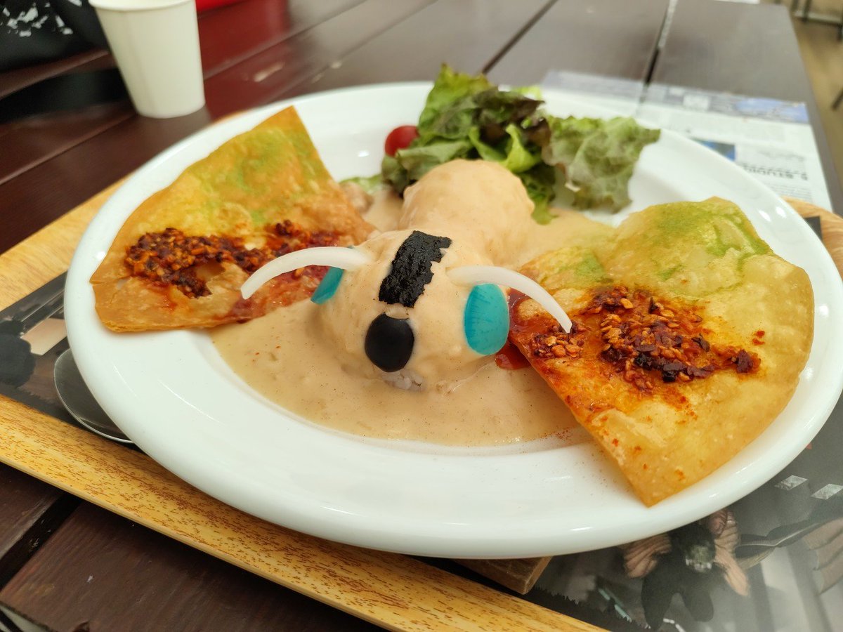DANCEofBLITZ's tweet photo. 淡路はグルメも美味しい。
ニジゲンノモリではモスラレオホワイトカレー、道の駅では明石海峡大橋のすぐ前で明石焼き🤤 https://t.co/PvgsKsjmGr