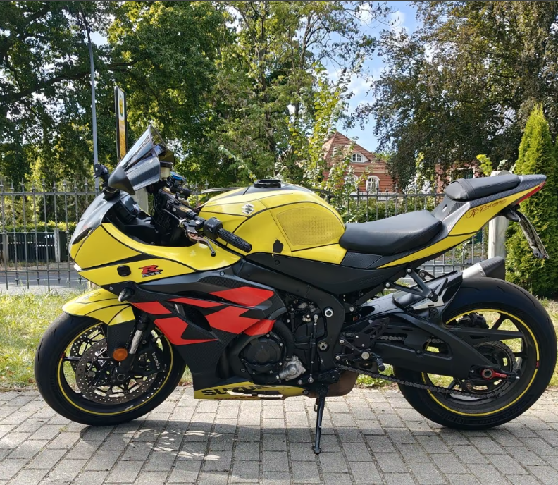 WaldisSwab's tweet photo. Suzuki GSXR 1000  2018💛 https://t.co/CEQqM4LRUD