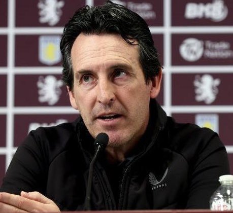 AFCJaccy's tweet photo. 🚨🗣️ BREAKING: UNAI EMERY SPEAKS AFTER ASTON VILLA’S DEFEAT TO ARSENAL:

“Congratulations to Arsenal on the victory but they can make football very frustrating to watch. Once they take the lead, they slow the game down, waste time and constantly disrupt the rhythm and and rely heavily on set pieces.

It’s not the kind of football I enjoy watching, but I understand why they do it. You can call it game management; I call it killing the game.

Honestly, that is one of the reasons I was so furious after our previous meeting, they make you hate playing against them.

#AVLARS
#AFC