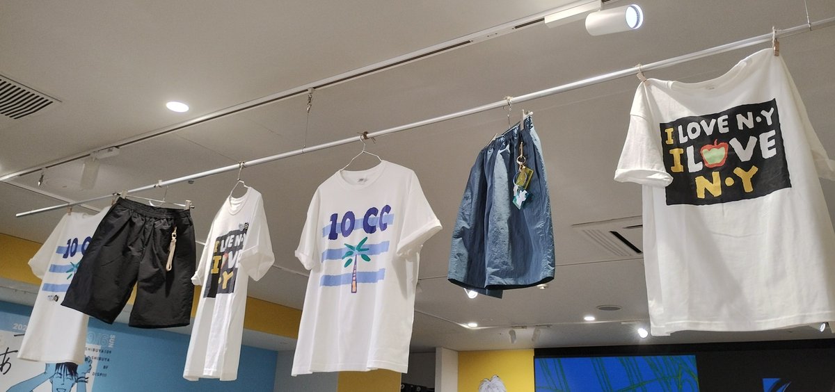 snowykings's tweet photo. POP UP STORE行ってきました！
オープンの10時に目がけて行ったんですが待機列もなくすんなり入場出来ました！欲しいものは全てゲット出来ました〜💕 https://t.co/lyW5IqOLN9