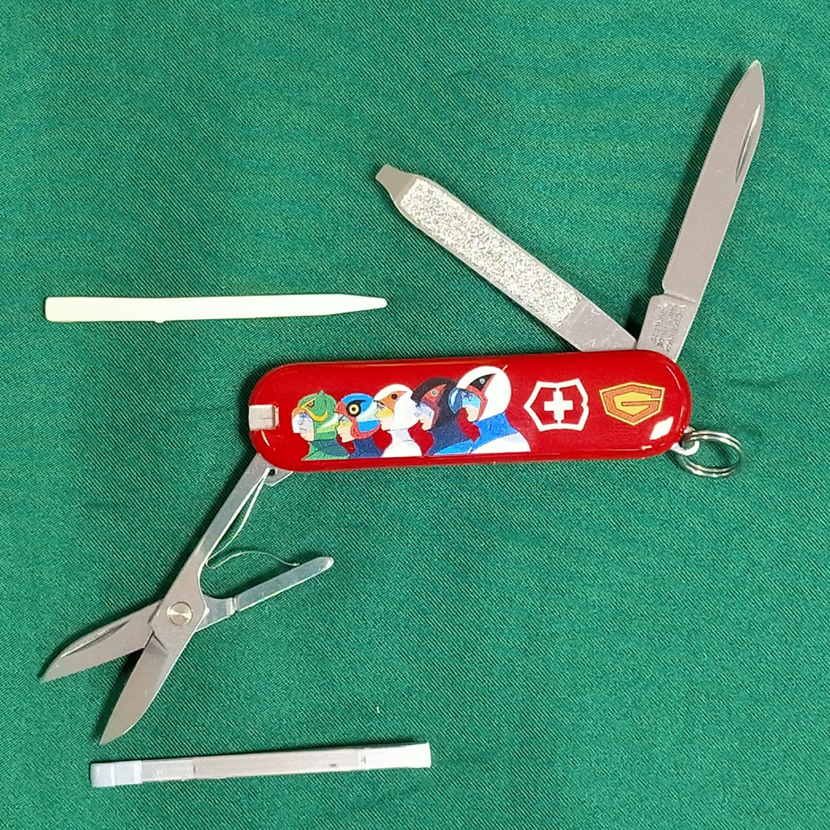hamonoya's tweet photo. VICTORINOX(ビクトリノックス)科学忍者隊ガッチャマンコレクション クラシックSD 科学忍者隊4,400円(税込)
タツノコプロの代表作「科学忍者隊ガッチャマン」のキャラクターと融合した特別なマルチツール 全長58mm 刃長33mm
#VICTORINOX#knife#キャンプ#防災#Japanesecutlery#包丁#研ぎ直し#刃物の政豊 https://t.co/nmr7olwKUE