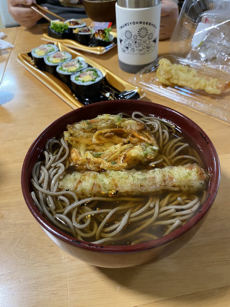 BURTON004's tweet photo. 今日から9月。
まだまだ外は35度超え🥵
なのにお昼ごはんは天ぷら蕎麦。
早く涼しくなってよ😣 https://t.co/omeOIa4Umr