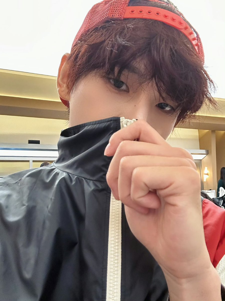 yaochenet's tweet photo. 260901 YAOCHEN Weibo update 

School has started
Back to school again 🏫

#姚琛 #YAOCHEN #야오천
#CallMeByFire2026 #披荆斩棘2026
@YAOCHEN_TEAM https://t.co/BDGnDZLKbA