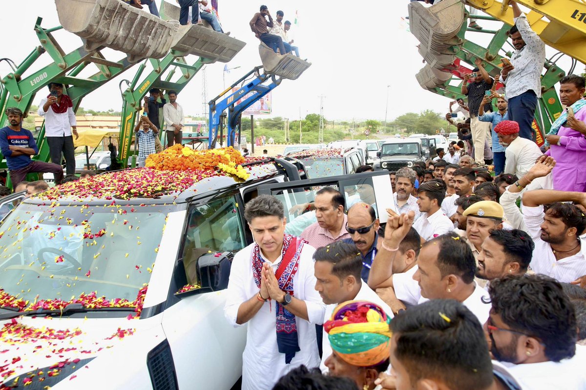 SachinPilot's tweet photo. धोरीमन्ना के रास्ते में स्वागत के लिए शुक्रिया। 

इस क्षेत्र और आप सभी से हमेशा मेरा दिल का रिश्ता रहा है। आपका स्नेह और अपनापन हमेशा बना रहे। https://t.co/km0mY3XH3R