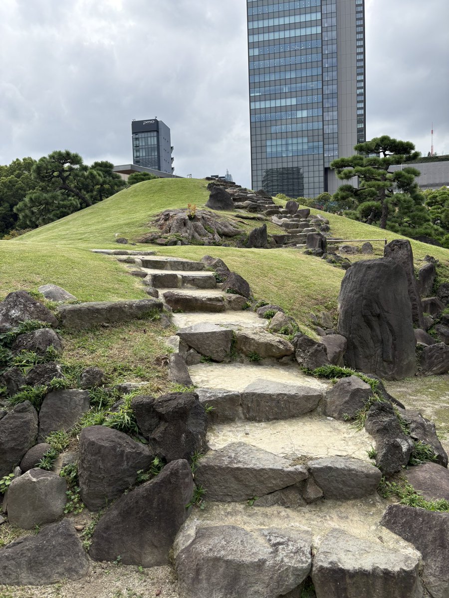3_kewpie's tweet photo. 旧芝離宮恩賜庭園
登れるお山がたくさん有って楽しい最高😆 https://t.co/l5TSzQaGip