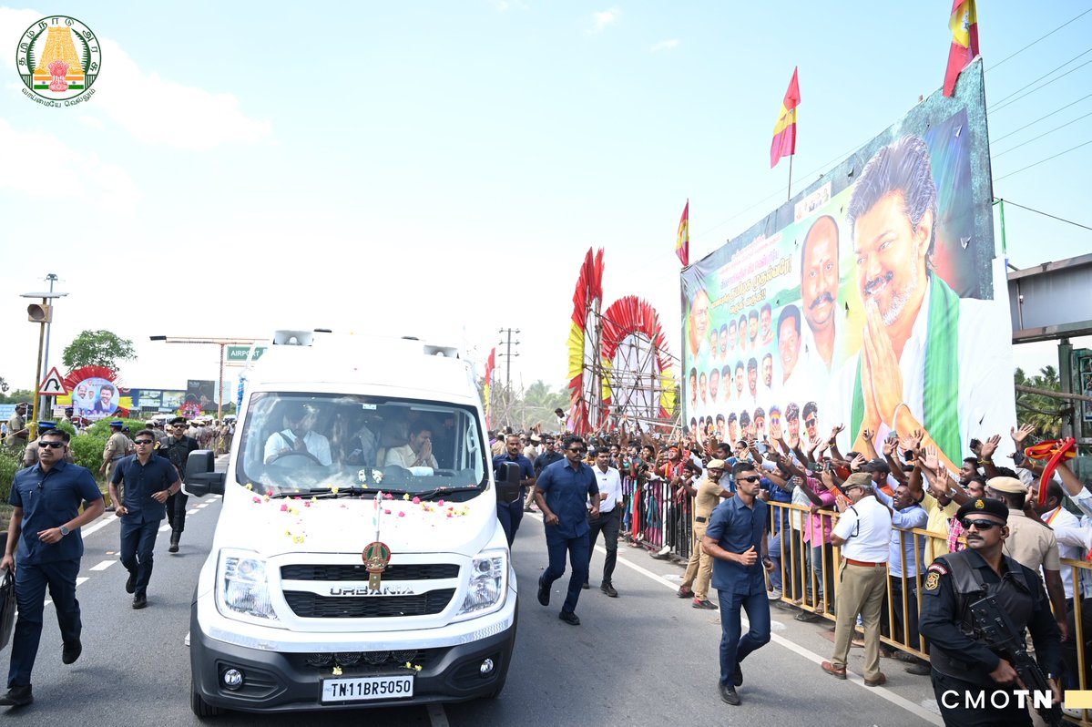 CMOTamilnadu's tweet photo. காவிரி டெல்டா மாவட்டங்களின் பாசனத்திற்காகவும், குடிநீர்த் தேவைக்காகவும் மேட்டூர் அணையிலிருந்து தண்ணீர் திறந்து விடுவதற்காக இன்று (1.9.2026) சேலம் மாவட்டத்திற்கு வருகைதந்த மாண்புமிகு தமிழ்நாடு முதலமைச்சர் திரு.ச.ஜோசப் விஜய் அவர்களுக்குப் பெருந்திரளான பொதுமக்கள் உற்சாக வரவேற்பு அளித்தனர்.

#CMJosephVijay‌