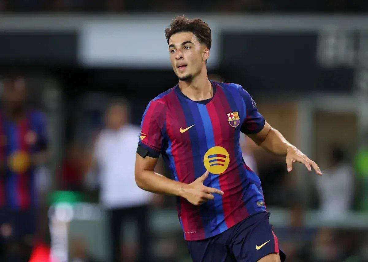 BarcaTimes's tweet photo. 🚨| 𝐉𝐔𝐒𝐓 𝐈𝐍: RCD Mallorca will pay between €3M - €5M to Barcelona for Guille Fernández. Barça will also retain 50% of the player's rights, in addition to a buy back option as the club has full confidence in the youngster. [@scapde_45] #fcblive 🔴💸 https://t.co/zwxu6Njw8Q