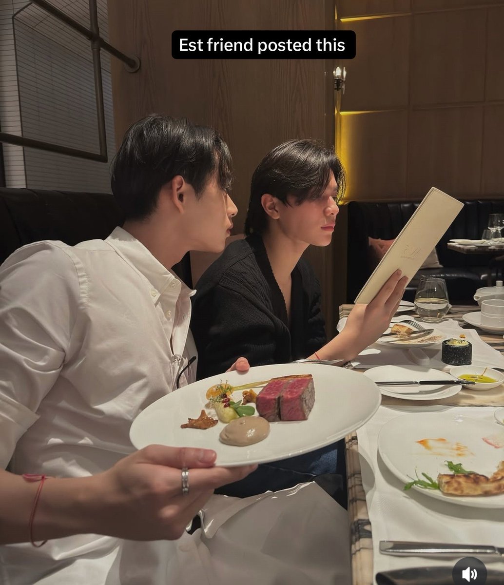 CherriiWES's tweet photo. Celebrating birthdays together Secretly https://t.co/rEnlKb5PzN