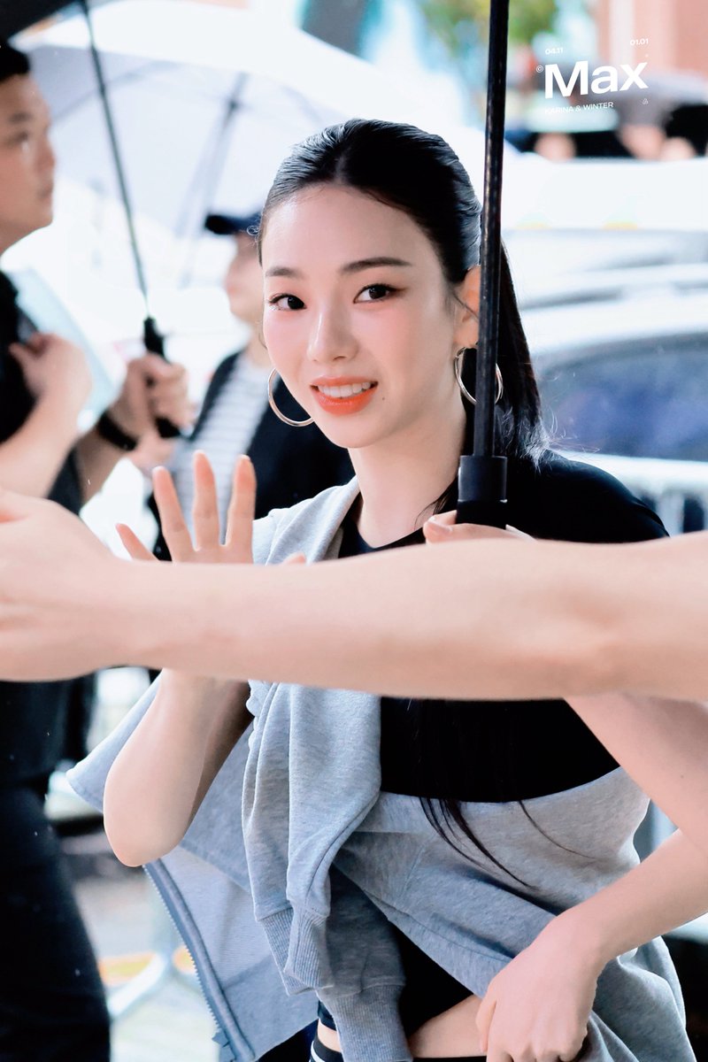 WINTERMAXX_'s tweet photo. 260901 NIKE

#aespa #에스파
#Karina #카리나 https://t.co/ob2AscyxSA