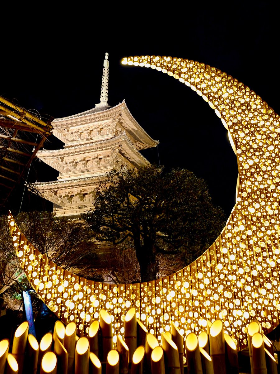 DavidJarosoi's tweet photo. Live from Kyoto. I made it in time for the Toji Moon Corridor, open until March 11. Capturing the five-story pagoda inside the crescent-moon object was challenging: the shot had to be taken from a low angle with a wide lens, within 20 seconds after https://t.co/DLO5NpkyuW