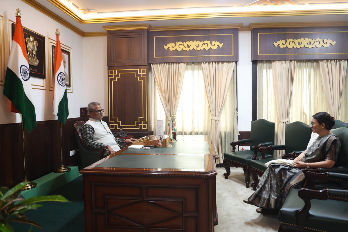 OmMathur_Raj's tweet photo. लोकभवन में आज पटना उच्च न्यायालय की पूर्व मुख्य न्यायाधीश एवं वर्तमान में सिक्किम राज्य मानवाधिकार आयोग की अध्यक्ष जस्टिस मीनाक्षी मदन राई जी ने शिष्टाचार भेंट की ।
पिछले दिनों नियुक्ति के पश्चात् आयोग का कार्यभार संभालने के बाद आयोग के कार्य के बारे में विस्तार से अपनी बात रखी ।
@PMOIndia