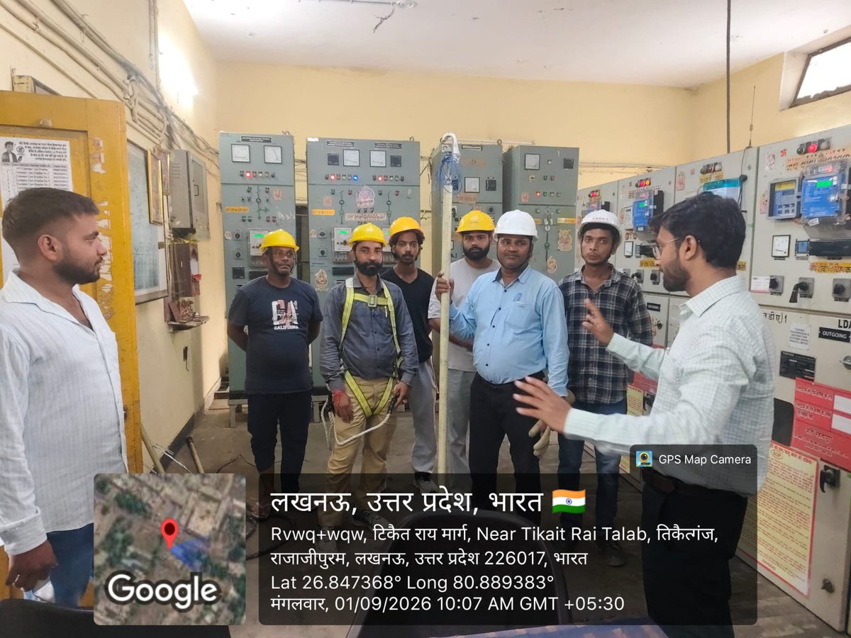 Mvvnlcisgomti2's tweet photo. लखनऊ मध्य क्षेत्र के अंतर्गत 33/11 केवी विद्युत उपकेंद्र अपट्रान पर सभी कर्मचारियों को विद्युत सुरक्षा के संबंध में आवश्यक प्रशिक्षण प्रदान किया गया।
प्रशिक्षण के दौरान विद्युत कार्यों में अपनाए जाने वाले सुरक्षा मानकोंए सावधानियों एवं सुरक्षा उपकरणों के सही प्रयोग के संबंध में विस्तृत जानकारी दी गई। साथ ही यह सुनिश्चित किया गया कि लाइन पर कार्य करते समय विद्युत सुरक्षा नियमों एवं निर्धारित सुरक्षा प्रोटोकॉल का शत.प्रतिशत पालन किया जाए।
🦺 सुरक्षा सर्वोपरि कृ सावधानी ही दुर्घटना से बचाव का सबसे प्रभावी उपाय है।
⚡ सुरक्षित कार्य, सुरक्षित कर्मचारी, सुरक्षित विद्युत व्यवस्था ⚡@MVVNLHQ @MVVNLmd @mduppcl @ChairmanUppcl @UPPCLLKO