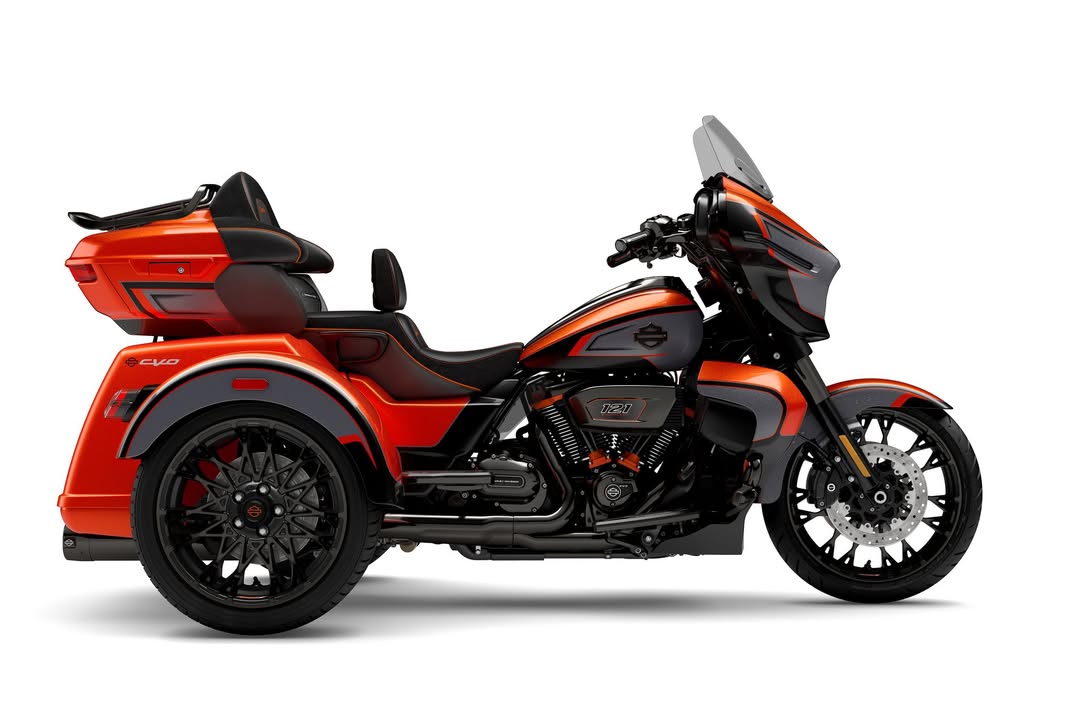 LorenaSwaitaaq's tweet photo. We did it! We placed in the top 10 in H-D’s US dealer contest and earned a rare, stunning CVO Street Glide 3 Limited in Citrus Heat. Coming soon to GHD—call us to make it yours! Experience the GHD difference. https://t.co/dGrCkRN8cn