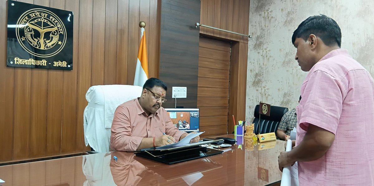 DmAmethi's tweet photo. आज दिनांक 01.09.2026 को कलेक्ट्रेट कार्यालय में जनसुनवाई के दौरान जनसामान्य की शिकायतों को सुनकर संबंधित अधिकारियों को समयबद्ध व गुणवत्तापूर्ण निस्तारण सुनिश्चित करने के निर्देश दिए। https://t.co/O3hb43Bsso