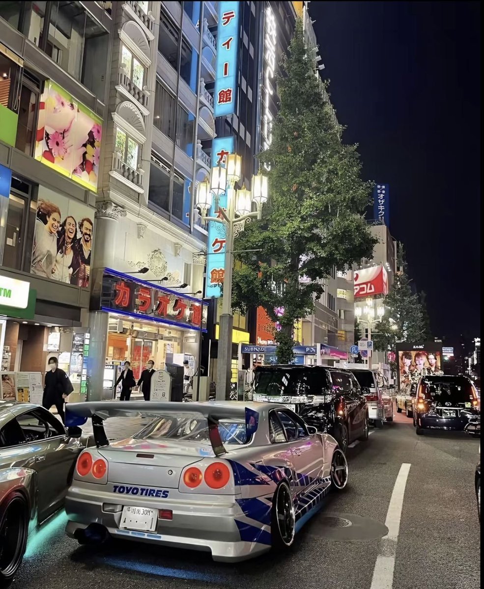 sherry_sof55060's tweet photo. 偶然クリス・ポールが同じGTRに乗っているのを見かけた https://t.co/4oClIe2JEp