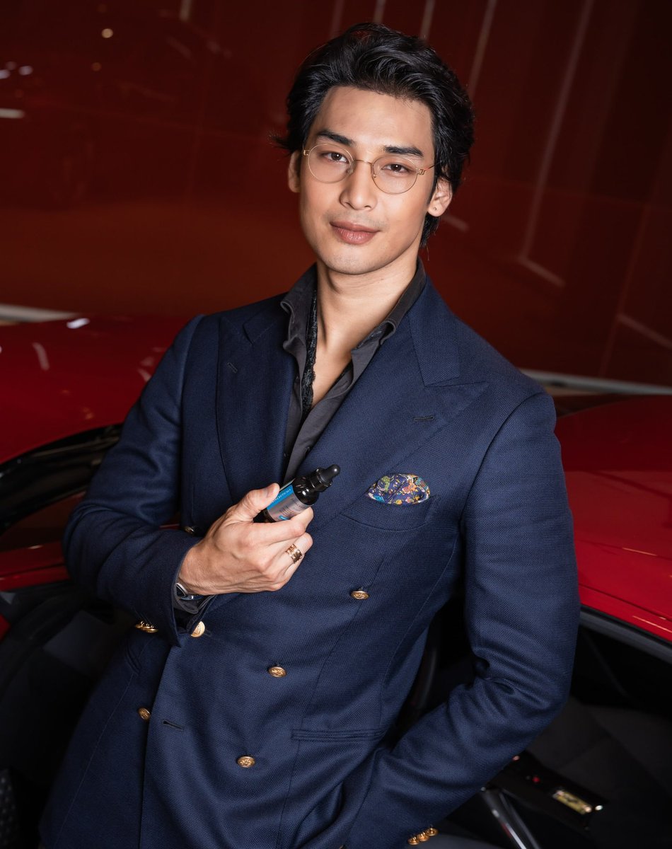ApoMyLover's tweet photo. Thai superstar #ApoNattawin shines at the SkinCeuticals x Scuderia Ferrari HP event🥰
Where precision meets performance! Apo looks absolute perfection next to Ferrari and SkinCeuticals!❤️🔥🔥
@Nnattawin1 #SkinCeuticalsTHxAPO
#SkinCeuticalsTH #CavallinoMotors
#SkinCeuticalsPartner https://t.co/28H7Wb2jtB