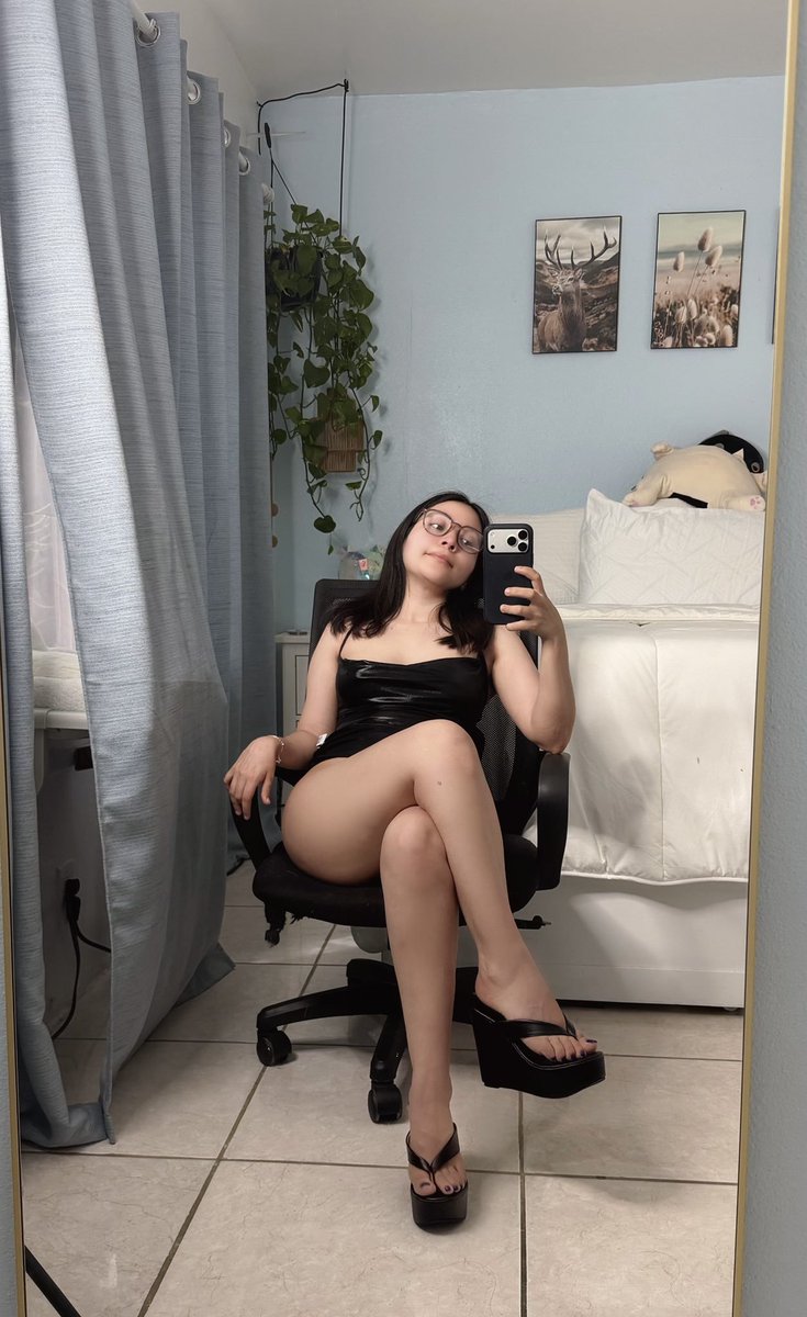 miniakannene's tweet photo. Mis vestidito lo amo🖤😩 https://t.co/1LmO7jjcou