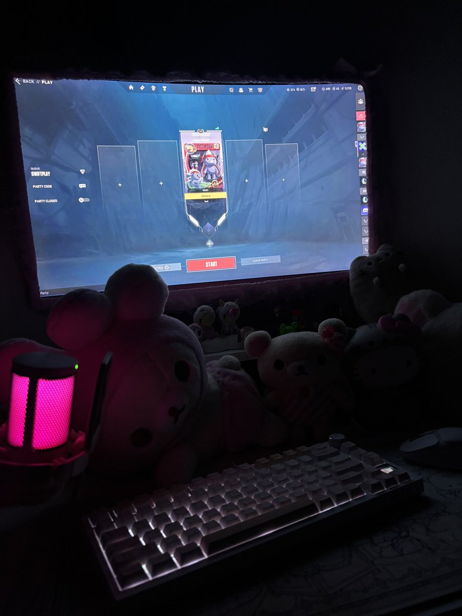showadoration's tweet photo. whole pc just to play val 🫩 https://t.co/4UKLkA8woS